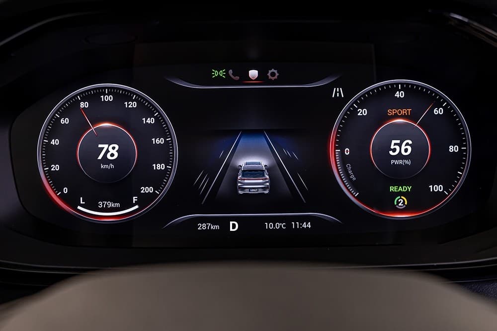 Maxus eUNIQ6   adaptive cruise control