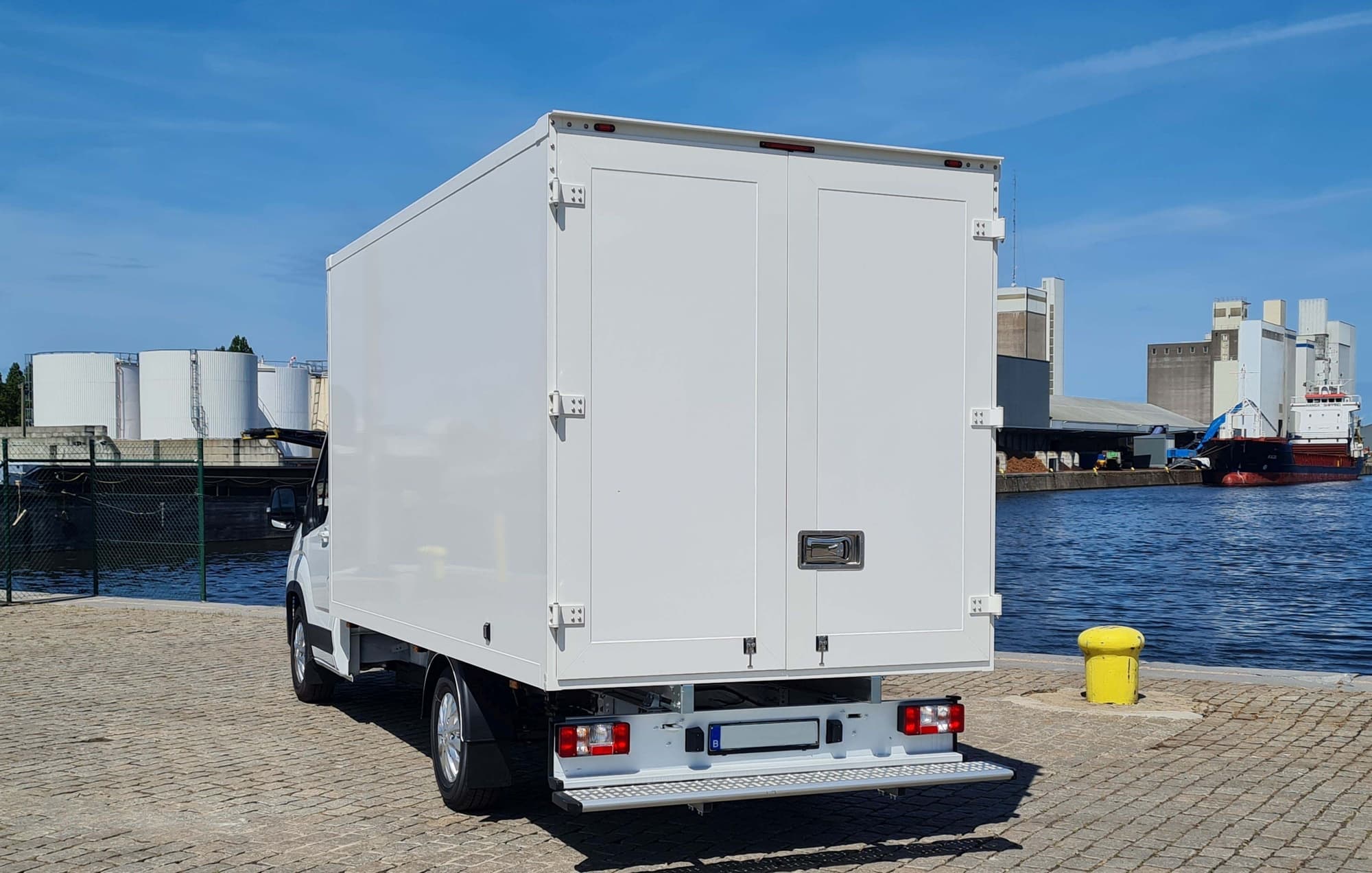 Maxus eDeliver9 CC Wit  achteraanzicht